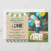 大物を蹴ること |サッカーの最初の誕生日の写真 招待状 (正面)