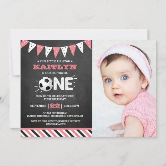 大物を蹴ること |サッカーの最初の誕生日の写真 招待状 (正面)