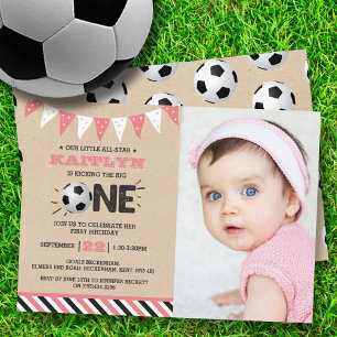 大物を蹴ること サッカーの最初の誕生日の写真 招待状