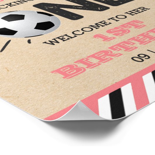 大物を蹴ること |サッカーの最初の誕生日へようこそ ポスター (角)