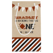 大物を蹴ること |サッカーの誕生日 スモールペーパーバッグ (裏面)