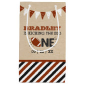 大物を蹴ること |サッカーの誕生日 スモールペーパーバッグ (正面)