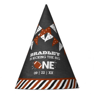 大物を蹴ること  サッカーの誕生日 パーティーハット