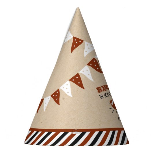 大物を蹴ること |サッカーの誕生日 パーティーハット (左)