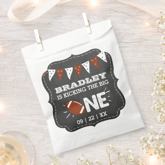 大物を蹴ること |サッカーの誕生日 フェイバーバッグ (クリップ留めされた状態)