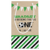 大物を蹴ること |サッカー1回目の誕生日 スモールペーパーバッグ (裏面)