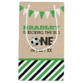 大物を蹴ること |サッカー1回目の誕生日 スモールペーパーバッグ (正面)