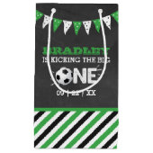 大物を蹴ること |サッカー1回目の誕生日 スモールペーパーバッグ (正面)