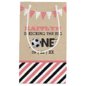 大物を蹴ること |サッカー1回目の誕生日 スモールペーパーバッグ (正面)
