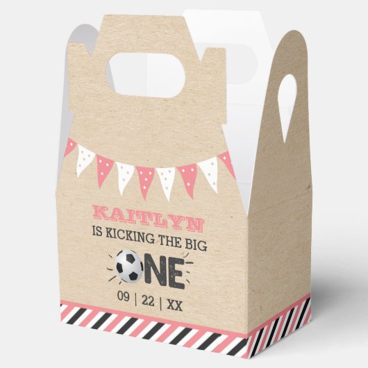 大物を蹴ること |サッカー1回目の誕生日 フェイバーボックス (オープン)