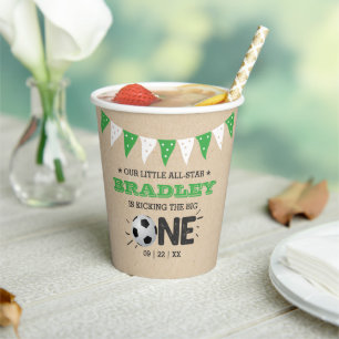 大物を蹴ること  サッカー1回目の誕生日 紙コップ