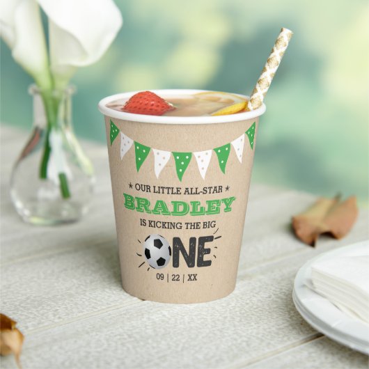 大物を蹴ること |サッカー1回目の誕生日 紙コップ (インサイチュ)