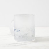 大理石のお洒落透明なカスタマイズ可能な文字 フロストグラスマグカップ (正面左)
