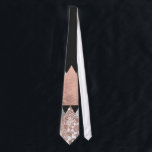 大理石のばら色の金ゴールドの銀およびGeoの花の三角形 ネクタイ<br><div class="desc">黒い背景の幾何学的な三角形のピラミッドのこのエレガントで、モダンな白黒大理石、のどによって印刷されるばら色の金ゴールドおよび銀および花のスケッチは粋で、スタイリッシュな女性のために完全です。 それはコンテンポラリーであり、贅沢なプリントは多くのギフトおよび大事な行事のために素晴らしいです。 あなたの次の購入のためのこのシンプルで粋なデザインを楽しんで下さい!</div>