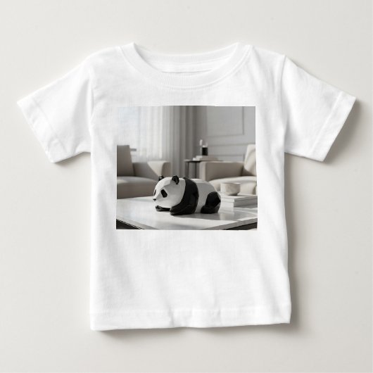 大理石のテーブルの上のシンプルな磁器のパンダ ベビーTシャツ (正面)