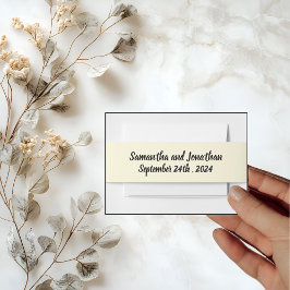 大理石の上に咲くエレガントな白と紫の花 招待状ベリーバンド