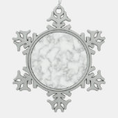 大理石の大理石模様の背景をマーリング スノーフレークピューターオーナメント (正面)