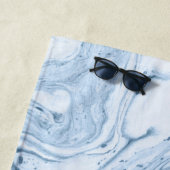 大理石の渦巻きは白いライトブルーの灰色 ビーチタオル (インサイチュ)