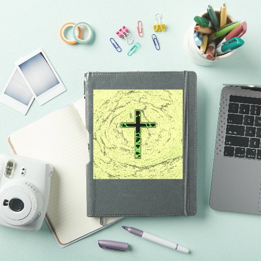 大理石の背景を持つ黒と緑の十字 シール (iPadカバー)