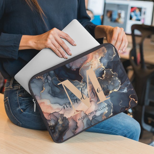 大理石ガーリーグリッターアゲイト金ゴールドモノグラムイニシャル ラップトップスリーブ (クリエイターアップロード済み)