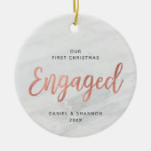 大理石フェイク初めてのクリスマス婚約したパーソナライズされた セラミックオーナメント (正面)