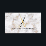 大理石ブラックと金ゴールドはさみヘアスタイリスト 名刺<br><div class="desc">白いエレガント金ゴールドの大理石の背景にフェイクは、2ラインの文字が黒で塗りつぶされたスタイリストのシヤと黒のペアが付カスタムいている。カスタマイズ後ろ連絡詳細お手伝いもしが必要な場合、または特別なリクエストがある場合にメッセージを表示する。</div>