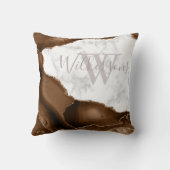 大理石モノグラム上の金ゴールドグリッターと茶色のアゲート クッション (裏面)