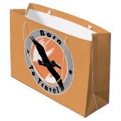 大生まれ抱き枕に旅行する ラージペーパーバッグ (裏面アングル)