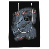 大目を見張る – テクノ – ディストピアのストリートウェアデザイン ミディアムペーパーバッグ (裏面)