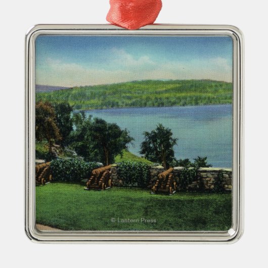 大砲および南壁の眺め メタルオーナメント (正面)