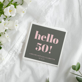 大胆なピンクオリーブセージのモダンな50歳の誕生日パーティー スタンダードカクテルナプキン