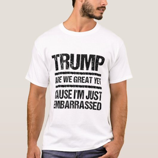 大胆な反トランプ声明 - 私たちはもう偉大なの？ Tシャツ (正面)