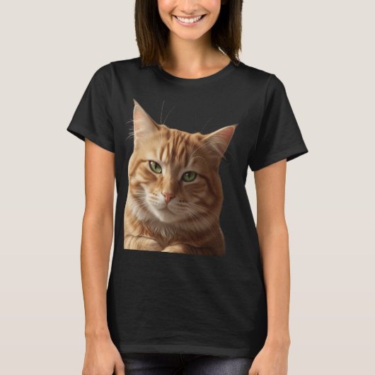 大胆な猫の顔Tシャツ - 迫力とおしゃれを兼ね備えた Tシャツ (正面)