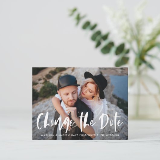 大胆な筆記体オーバーレイ写真 日程変更 案内ポストカード (スタンド正面)