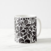大胆な野生の花と葉 L 黒と白 コーヒーマグカップ (正面右)