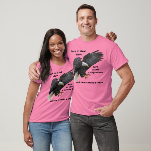 大胆に一人で立ち上がるアメリカのBald Eagle版 Tシャツ (ユニセックス)
