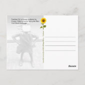 大胆不敵な女の子が顔マスクを着て – NYC Hはがき ポストカード (裏面)