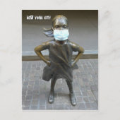 大胆不敵な女の子が顔マスクを着て – Vはがき ポストカード (正面)