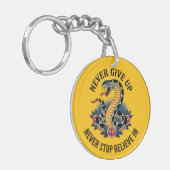 大胆不敵な精神はっきりした：ヘビとバラのアートワーク キーホルダー (正面左)