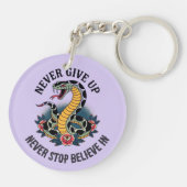 大胆不敵な精神はっきりした：ヘビとバラのアートワーク キーホルダー (裏面)