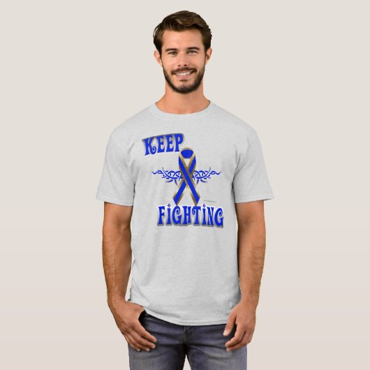 大腸保癌の男性の燃え尽きたTシャツと闘う Tシャツ (正面フル)