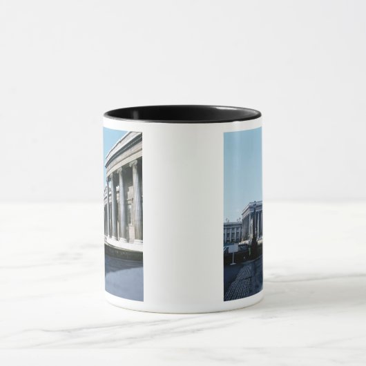 大英博物館の南に前部 マグカップ (中央)