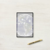 大西洋で熱帯嵐を示す全地球 ポストイット (デスク上)