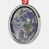 大西洋の熱帯性嵐のある完全な地球 メタルオーナメント (左)