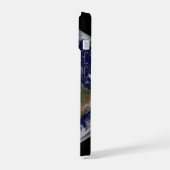 大西洋の熱帯性嵐のある完全な地球 iPhone 15ケース (左側面)