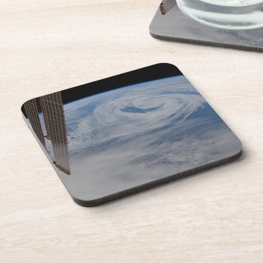 大西洋中部低気圧システム。 コースター (左側)