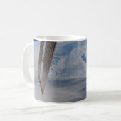 大西洋中部低気圧システム。 コーヒーマグカップ (正面左)