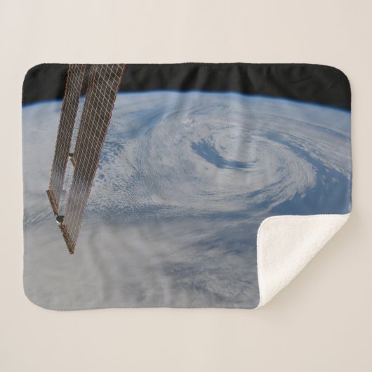 大西洋中部低気圧システム。 シェルパブランケット (正面(横))