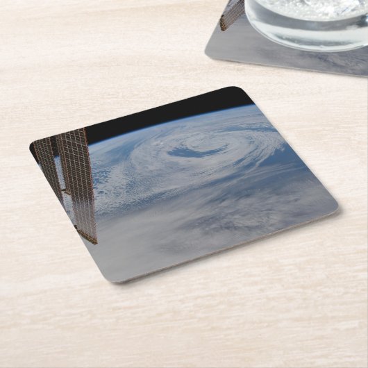 大西洋中部低気圧システム。 スクエアペーパーコースター (アングル)