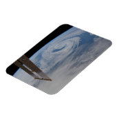 大西洋中部低気圧システム。 マグネット (左側)